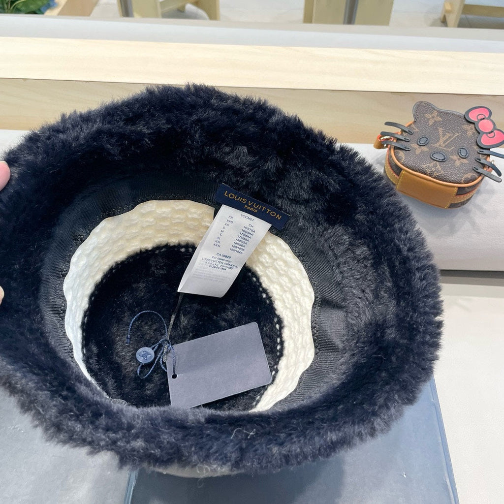LOUIS VUITTON BUCKET HAT IN BLACK MIX WHITE WOOL 421038