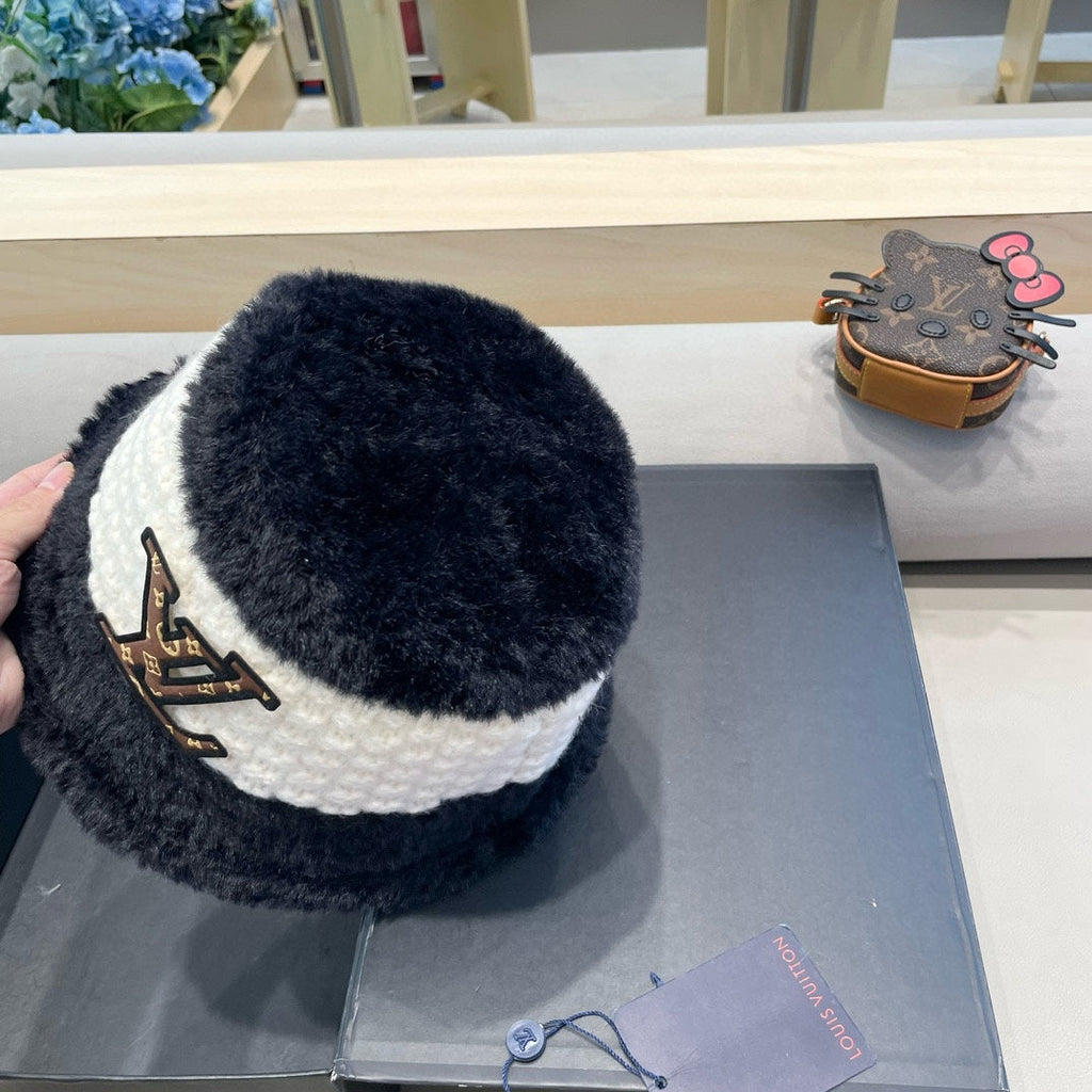 LOUIS VUITTON BUCKET HAT IN BLACK MIX WHITE WOOL 421038
