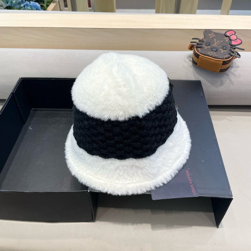 LOUIS VUITTON BUCKET HAT IN WHITE MIX BLACK WOOL 421040