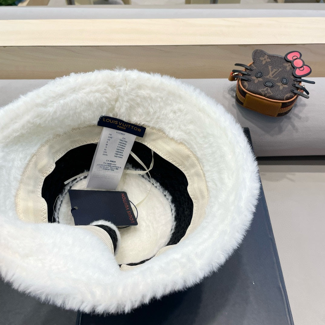 LOUIS VUITTON BUCKET HAT IN WHITE MIX BLACK WOOL 421040