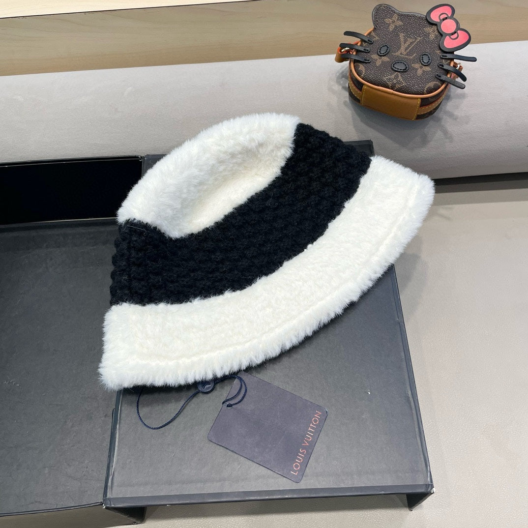 LOUIS VUITTON BUCKET HAT IN WHITE MIX BLACK WOOL 421040