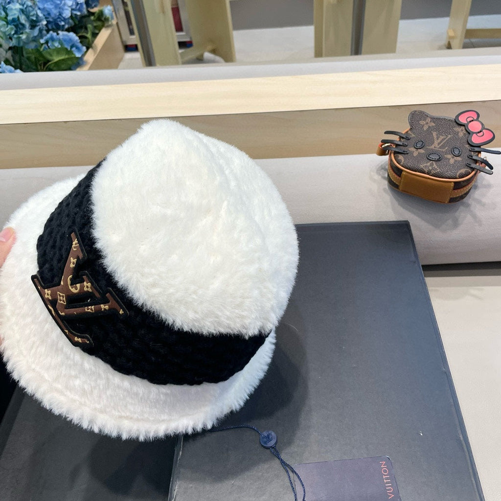 LOUIS VUITTON BUCKET HAT IN WHITE MIX BLACK WOOL 421040