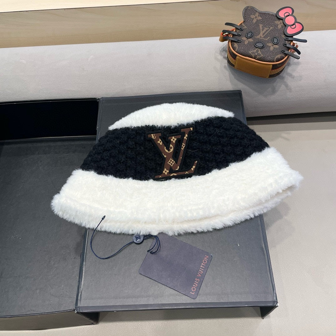 LOUIS VUITTON BUCKET HAT IN WHITE MIX BLACK WOOL 421040