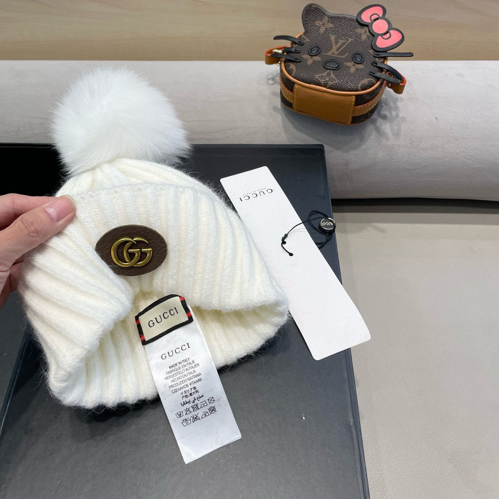 GUCCI BEANIE HAT IN WHITE WOOL 422453