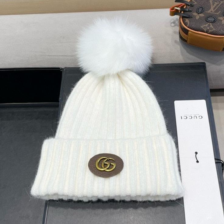 GUCCI BEANIE HAT IN WHITE WOOL 422453
