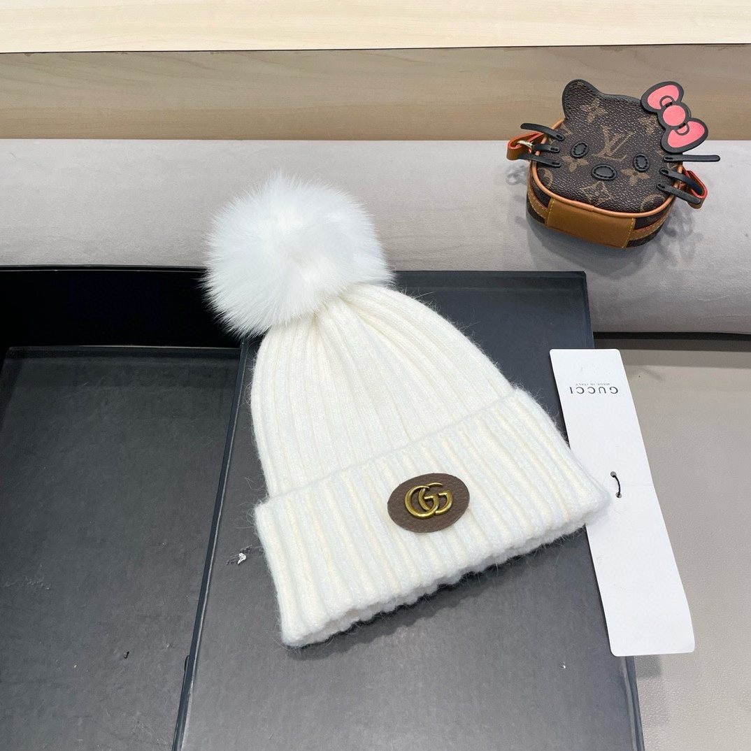 GUCCI BEANIE HAT IN WHITE WOOL 422453