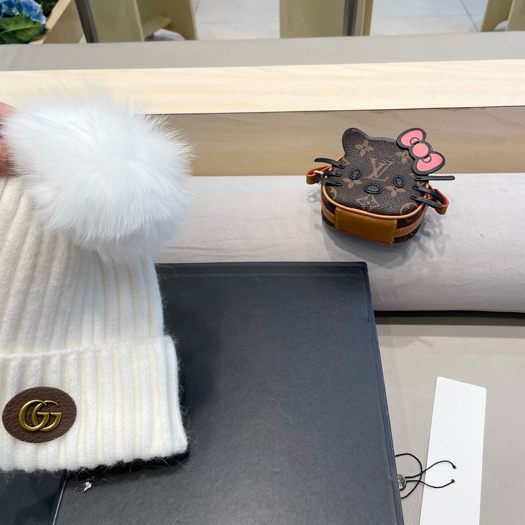 GUCCI BEANIE HAT IN WHITE WOOL 422453
