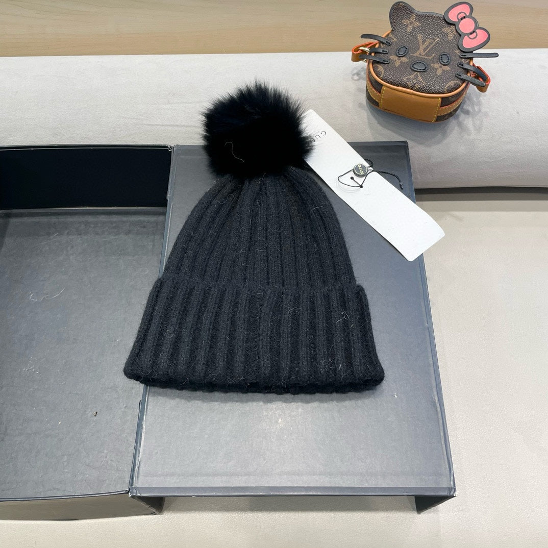 GUCCI BEANIE HAT IN BLACK WOOL 422454
