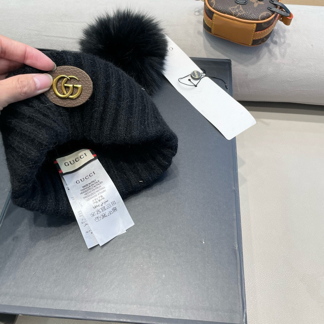 GUCCI BEANIE HAT IN BLACK WOOL 422454