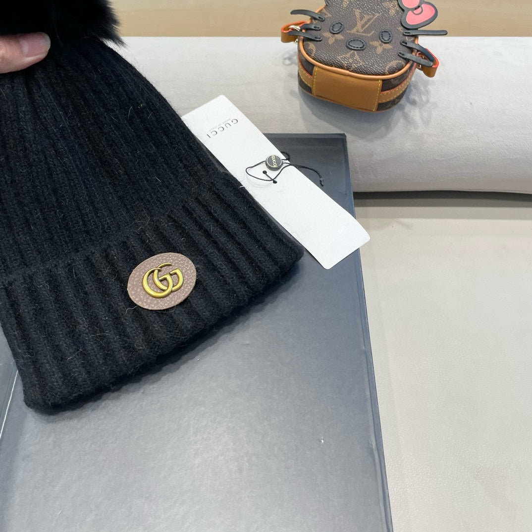 GUCCI BEANIE HAT IN BLACK WOOL 422454