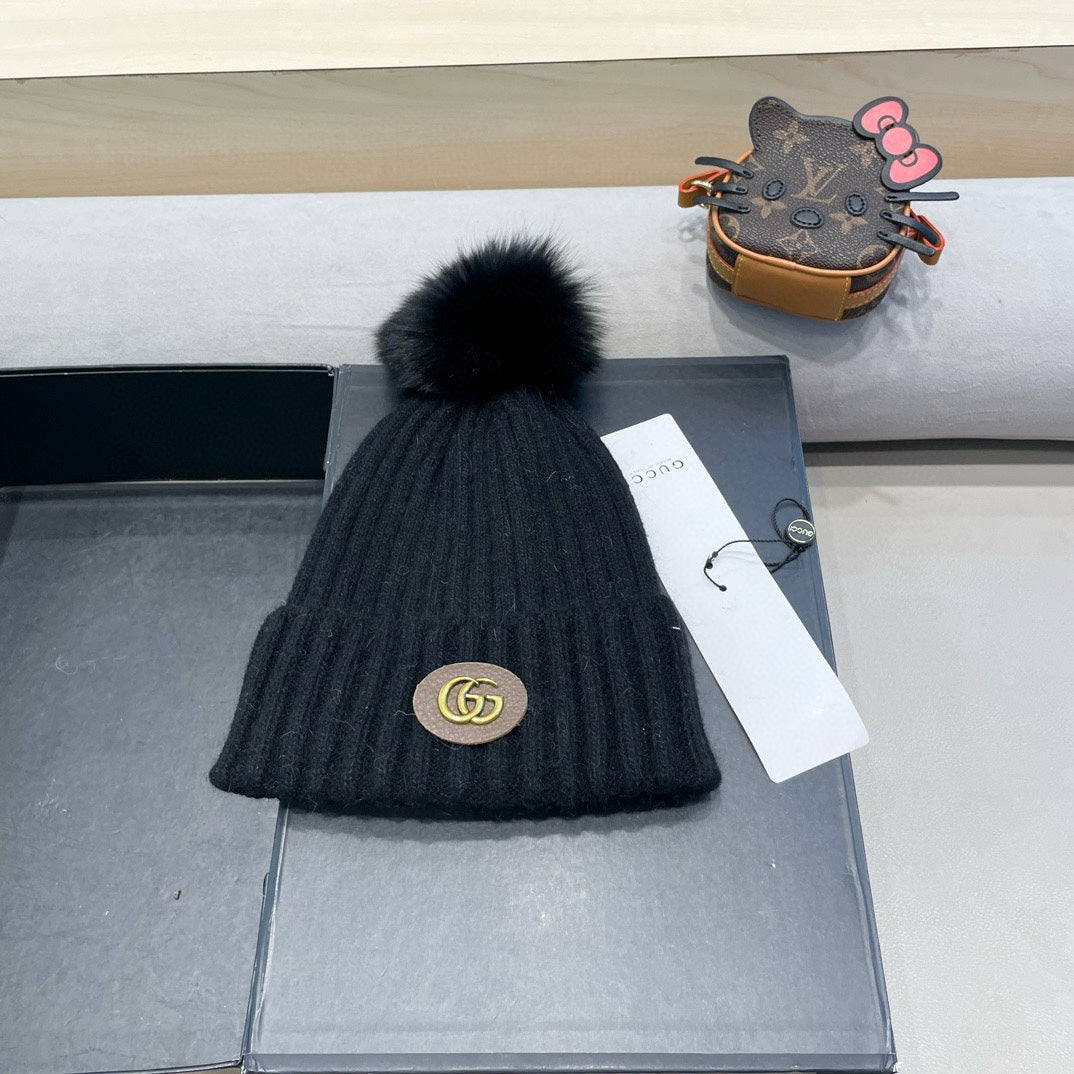 GUCCI BEANIE HAT IN BLACK WOOL 422454