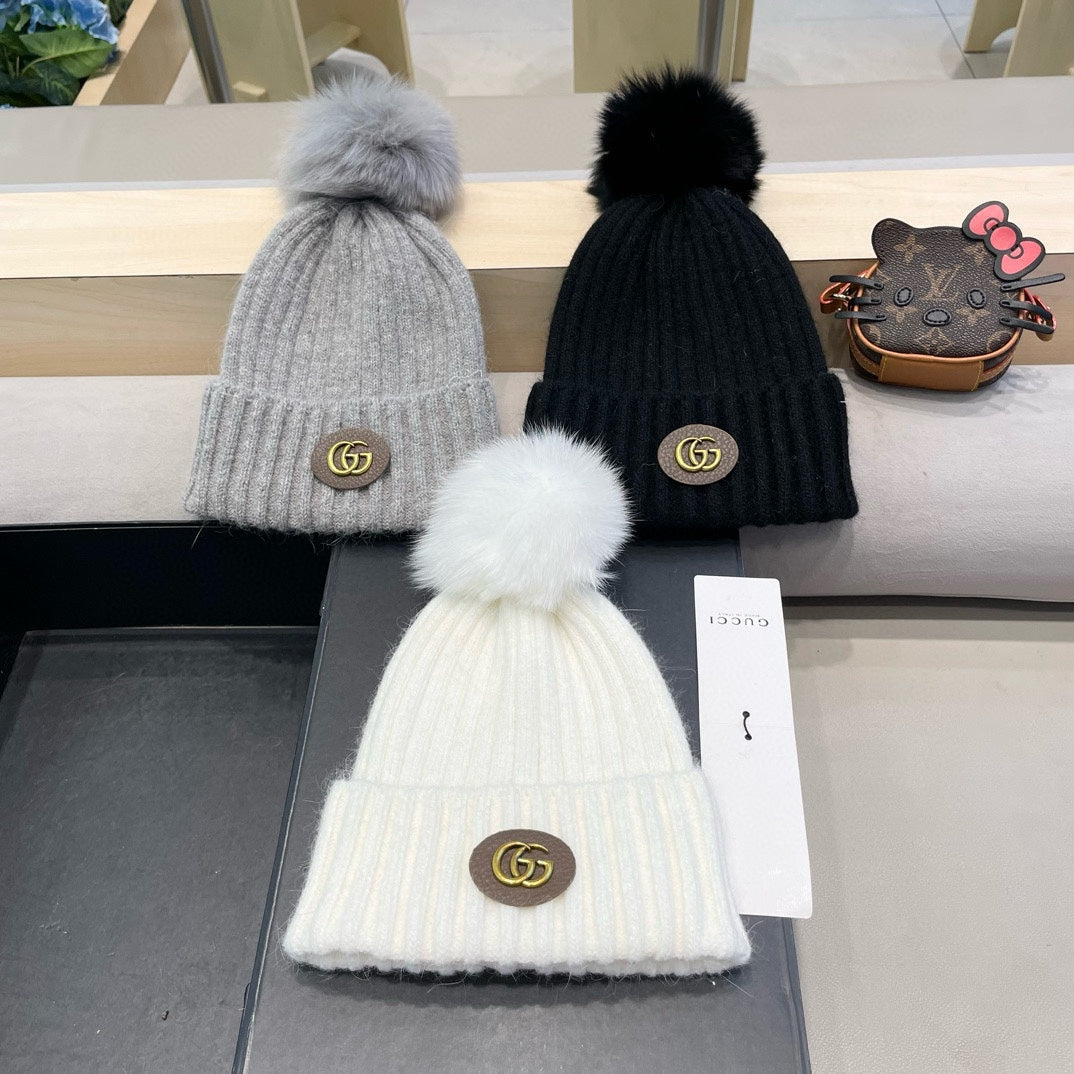 GUCCI BEANIE HAT IN LIGHT GRAY WOOL 422455