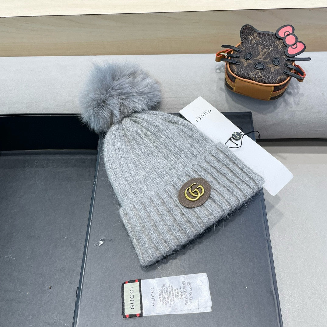 GUCCI BEANIE HAT IN LIGHT GRAY WOOL 422455