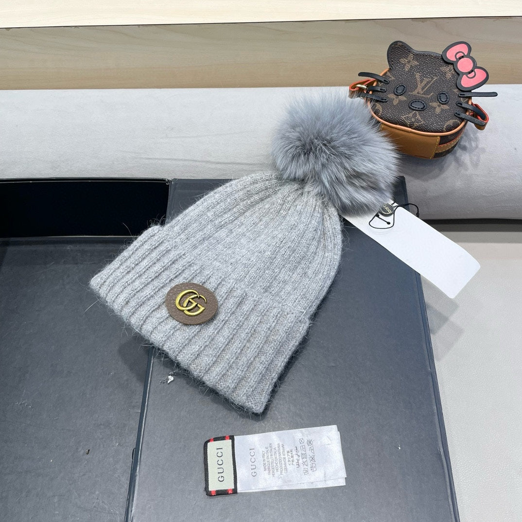 GUCCI BEANIE HAT IN LIGHT GRAY WOOL 422455