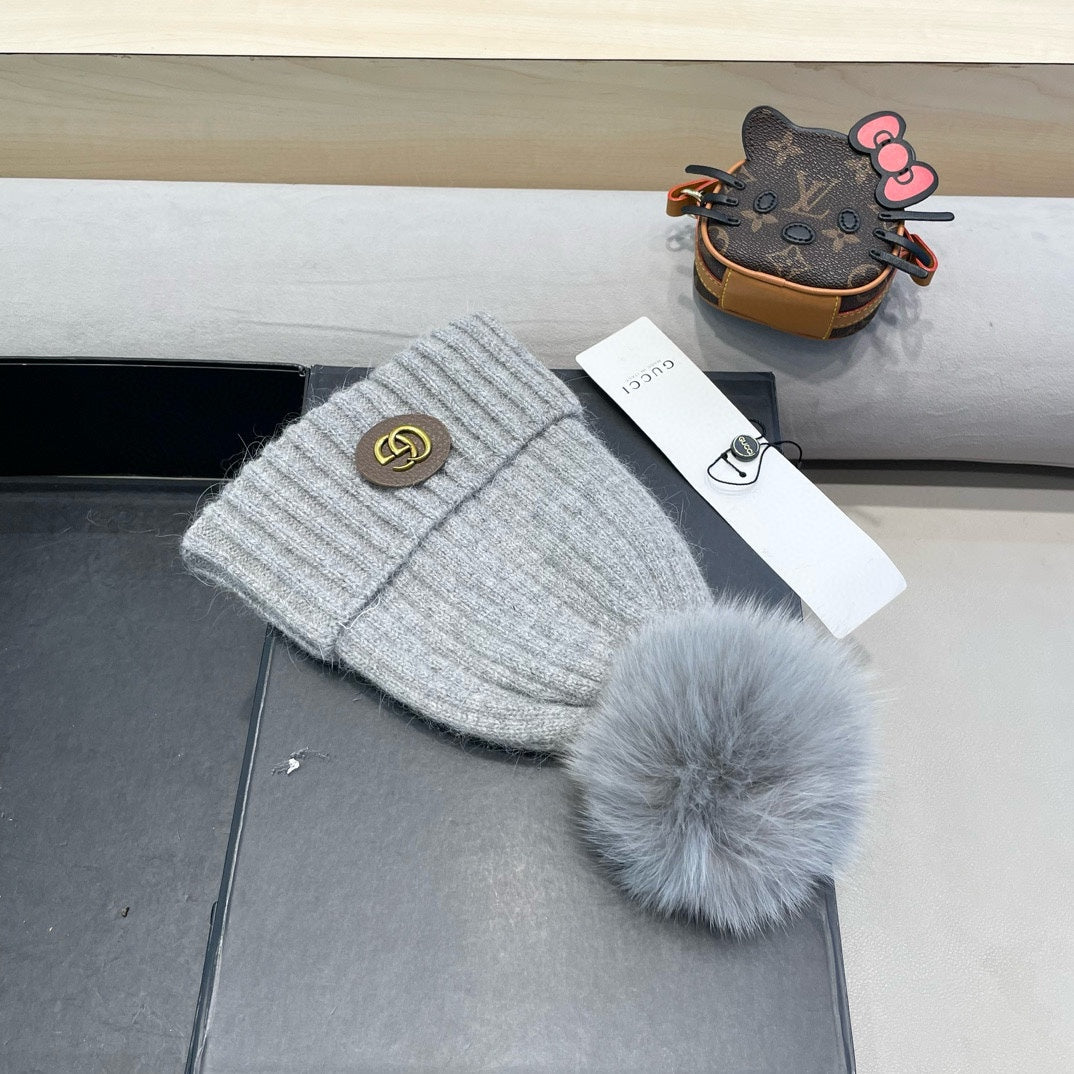 GUCCI BEANIE HAT IN LIGHT GRAY WOOL 422455