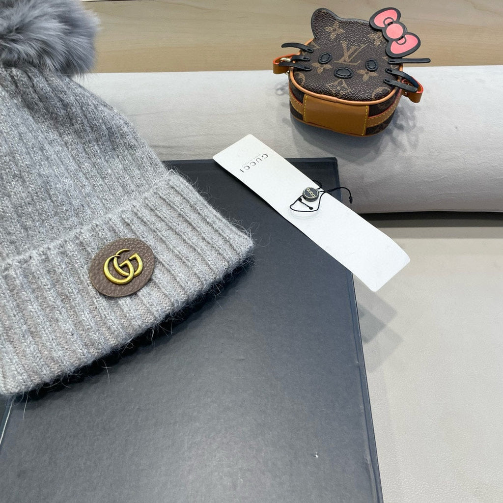 GUCCI BEANIE HAT IN LIGHT GRAY WOOL 422455