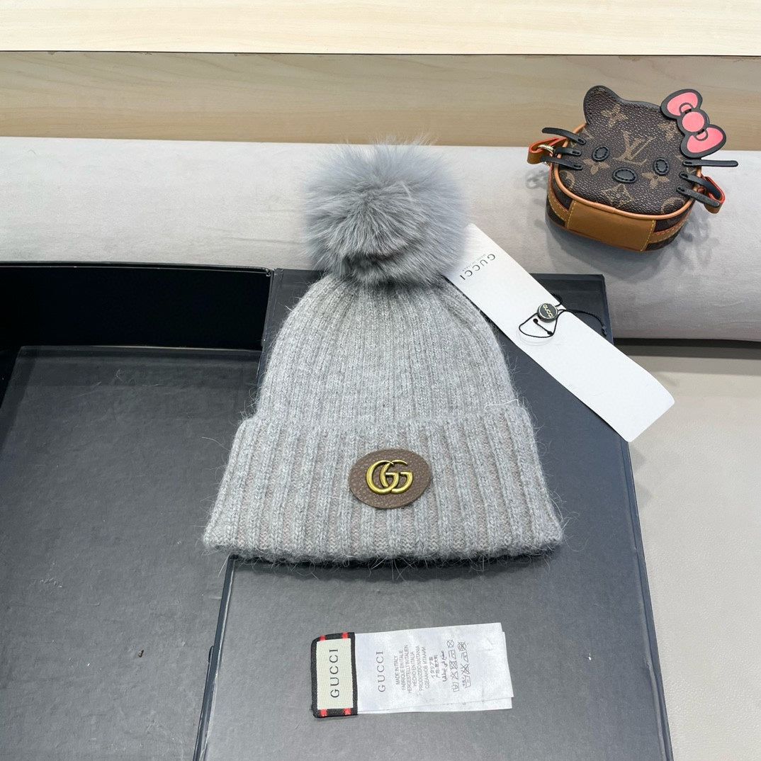 GUCCI BEANIE HAT IN LIGHT GRAY WOOL 422455