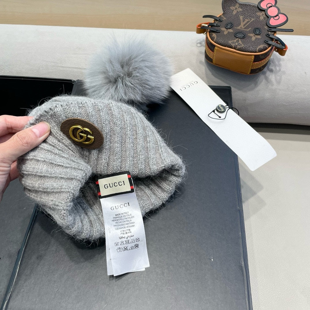 GUCCI BEANIE HAT IN LIGHT GRAY WOOL 422455