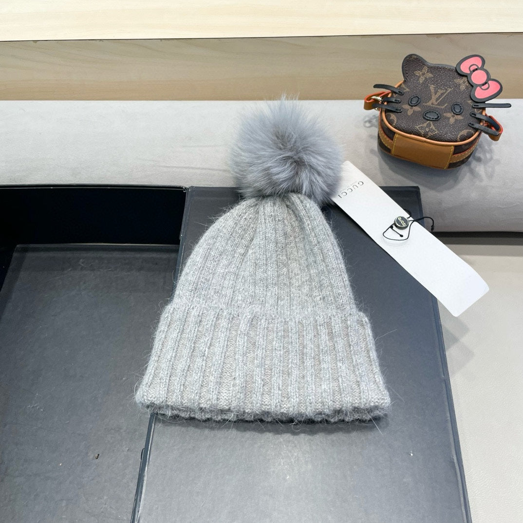 GUCCI BEANIE HAT IN LIGHT GRAY WOOL 422455