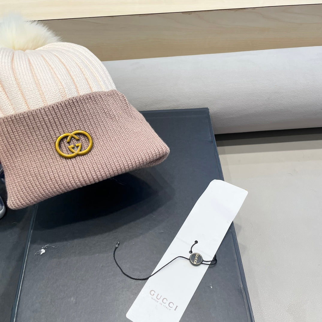 GUCCI BEANIE HAT IN LIGHT BROWN MIX WHITE WOOL AND FOX FUR 422502