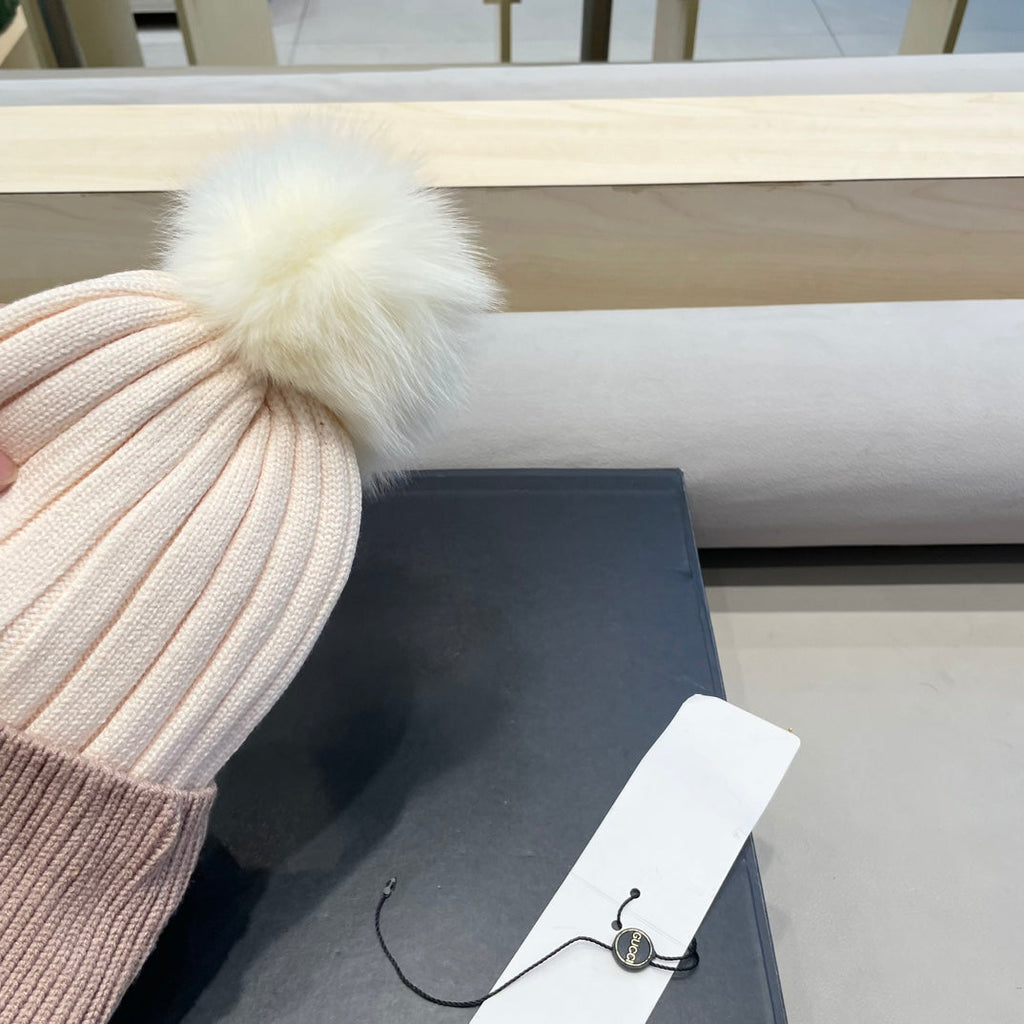 GUCCI BEANIE HAT IN LIGHT BROWN MIX WHITE WOOL AND FOX FUR 422502