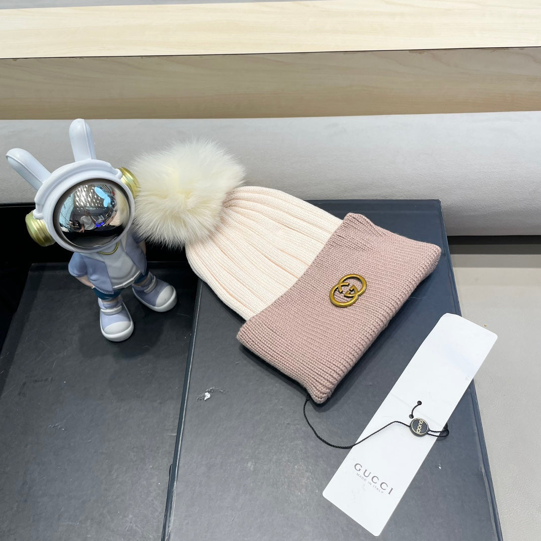 GUCCI BEANIE HAT IN LIGHT BROWN MIX WHITE WOOL AND FOX FUR 422502