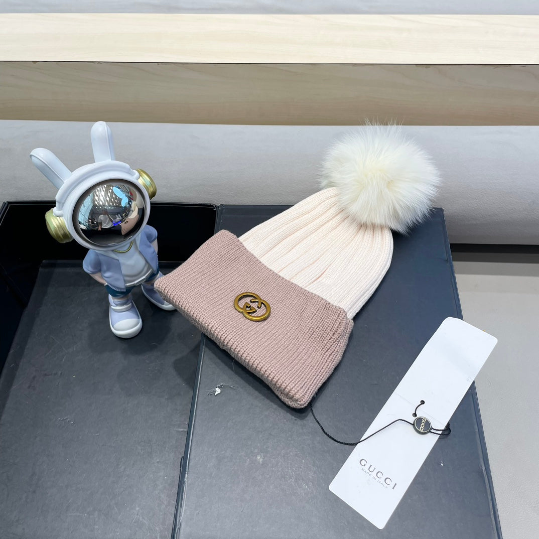 GUCCI BEANIE HAT IN LIGHT BROWN MIX WHITE WOOL AND FOX FUR 422502