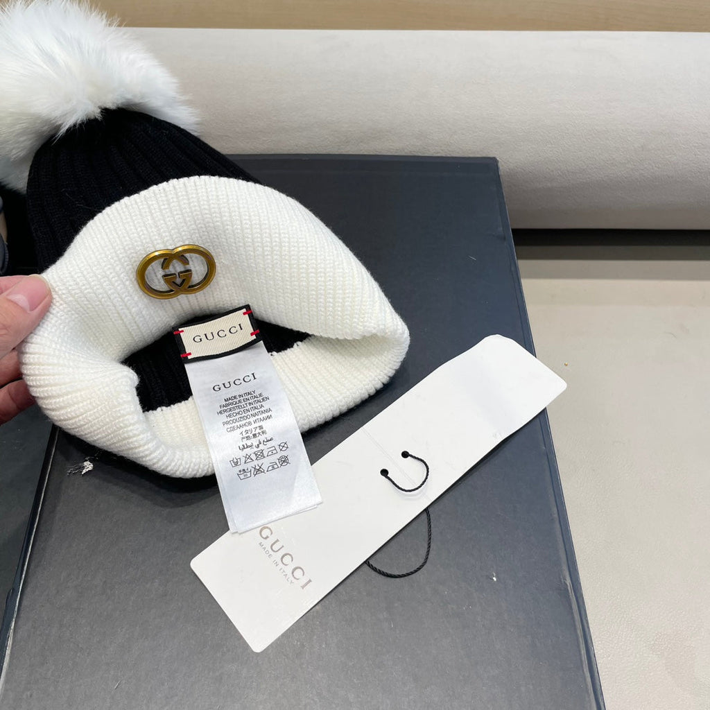 GUCCI BEANIE HAT IN BLACK MIX WHITE WOOL AND FOX FUR 422524