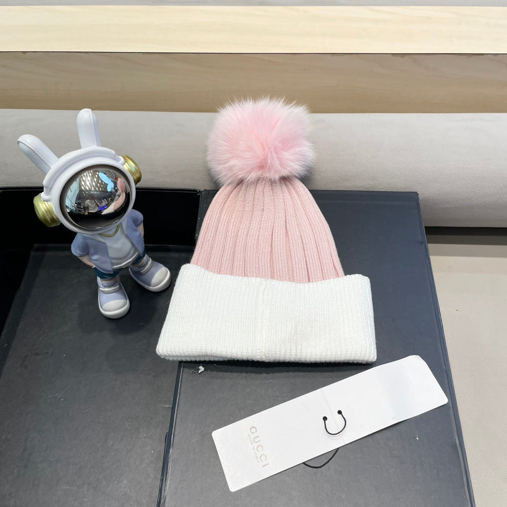GUCCI BEANIE HAT IN LIGHT PINK MIX WHITE WOOL AND FOX FUR 422503