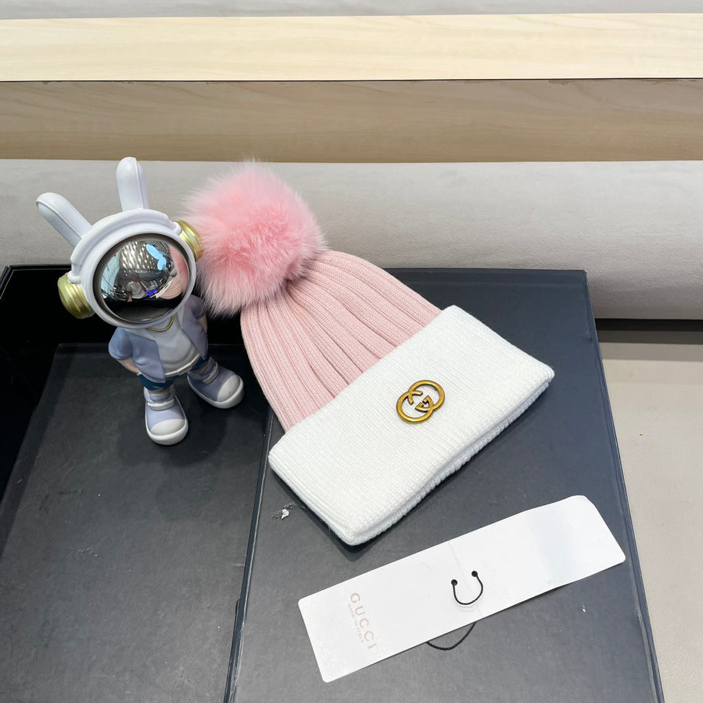 GUCCI BEANIE HAT IN LIGHT PINK MIX WHITE WOOL AND FOX FUR 422503