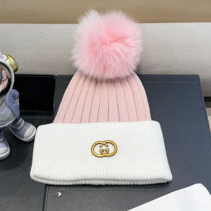 GUCCI BEANIE HAT IN LIGHT PINK MIX WHITE WOOL AND FOX FUR 422503