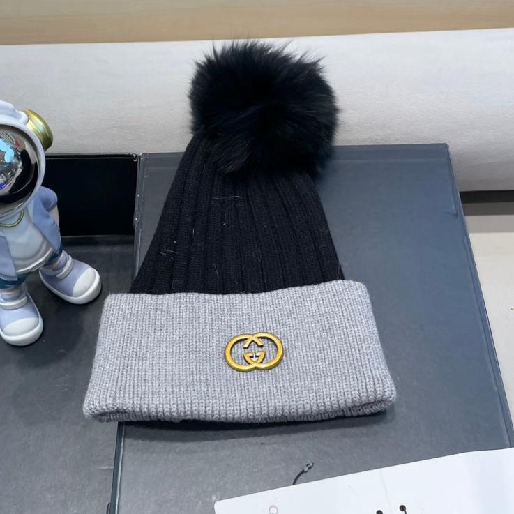 GUCCI BEANIE HAT IN BLACK MIX DOLPHIN GRAY WOOL AND FOX FUR 422505
