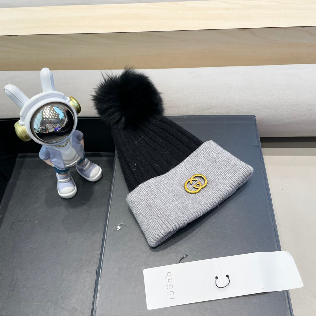 GUCCI BEANIE HAT IN BLACK MIX DOLPHIN GRAY WOOL AND FOX FUR 422505