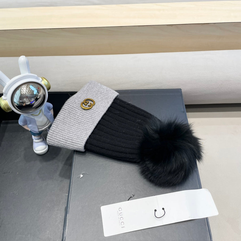 GUCCI BEANIE HAT IN BLACK MIX DOLPHIN GRAY WOOL AND FOX FUR 422505