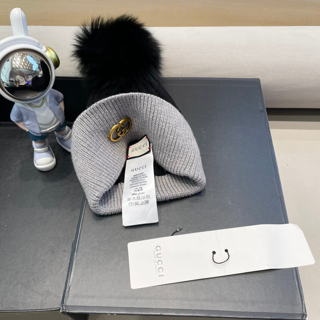 GUCCI BEANIE HAT IN BLACK MIX DOLPHIN GRAY WOOL AND FOX FUR 422505