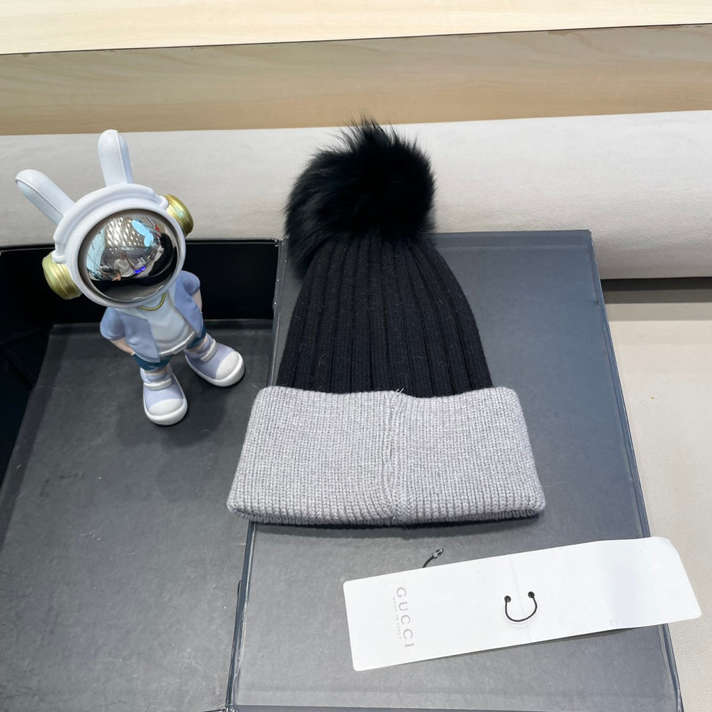 GUCCI BEANIE HAT IN BLACK MIX DOLPHIN GRAY WOOL AND FOX FUR 422505