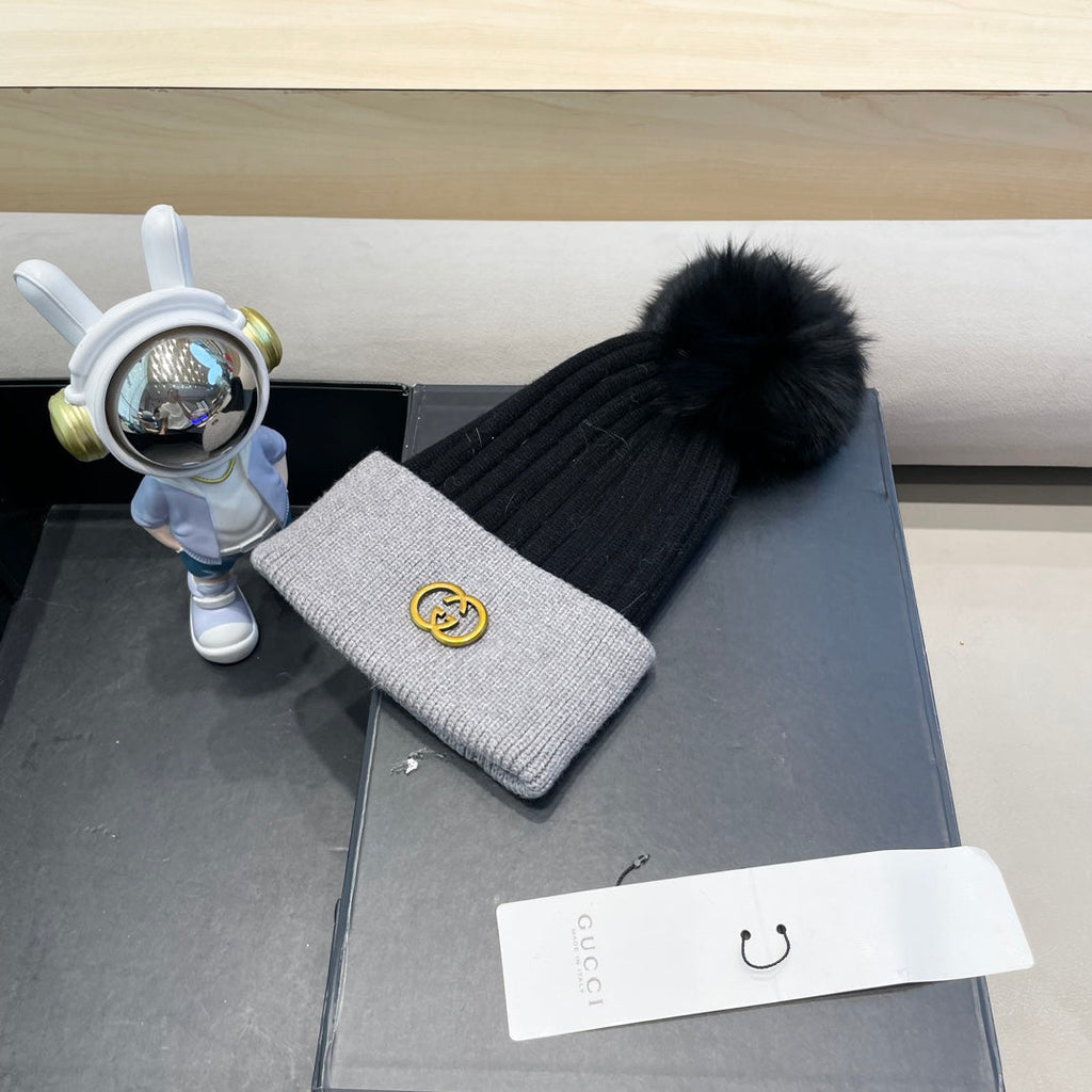 GUCCI BEANIE HAT IN BLACK MIX DOLPHIN GRAY WOOL AND FOX FUR 422505