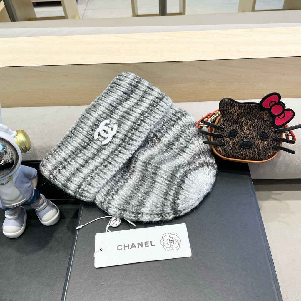 CHANEL STRIPED KNITTED HAT IN LIGHT GRAY WOOL 424514
