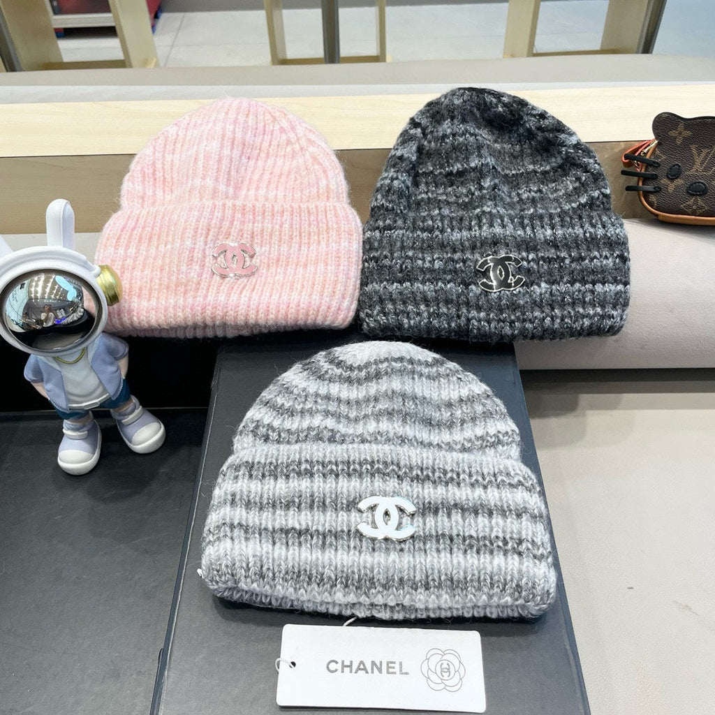 CHANEL STRIPED KNITTED HAT IN LIGHT GRAY WOOL 424514