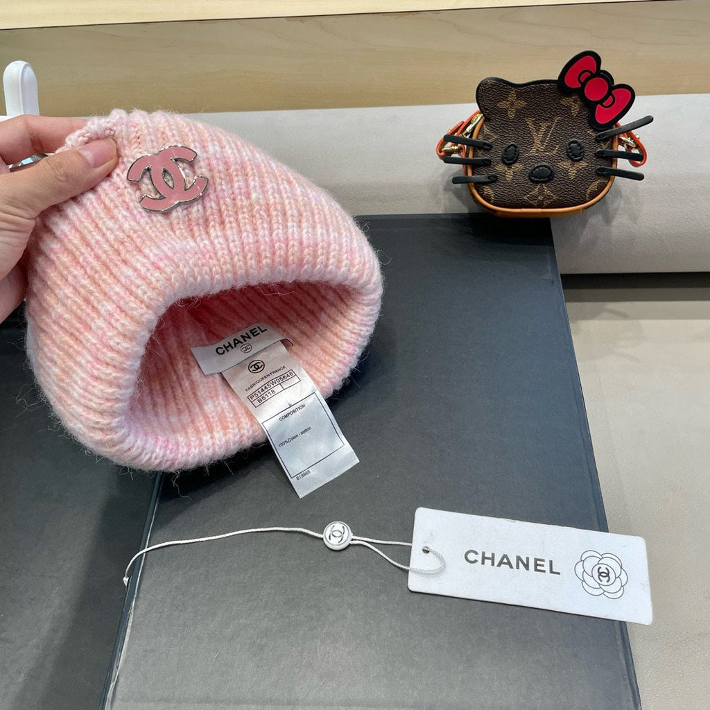 CHANEL STRIPED KNITTED HAT IN LIGHT PINK WOOL 424515