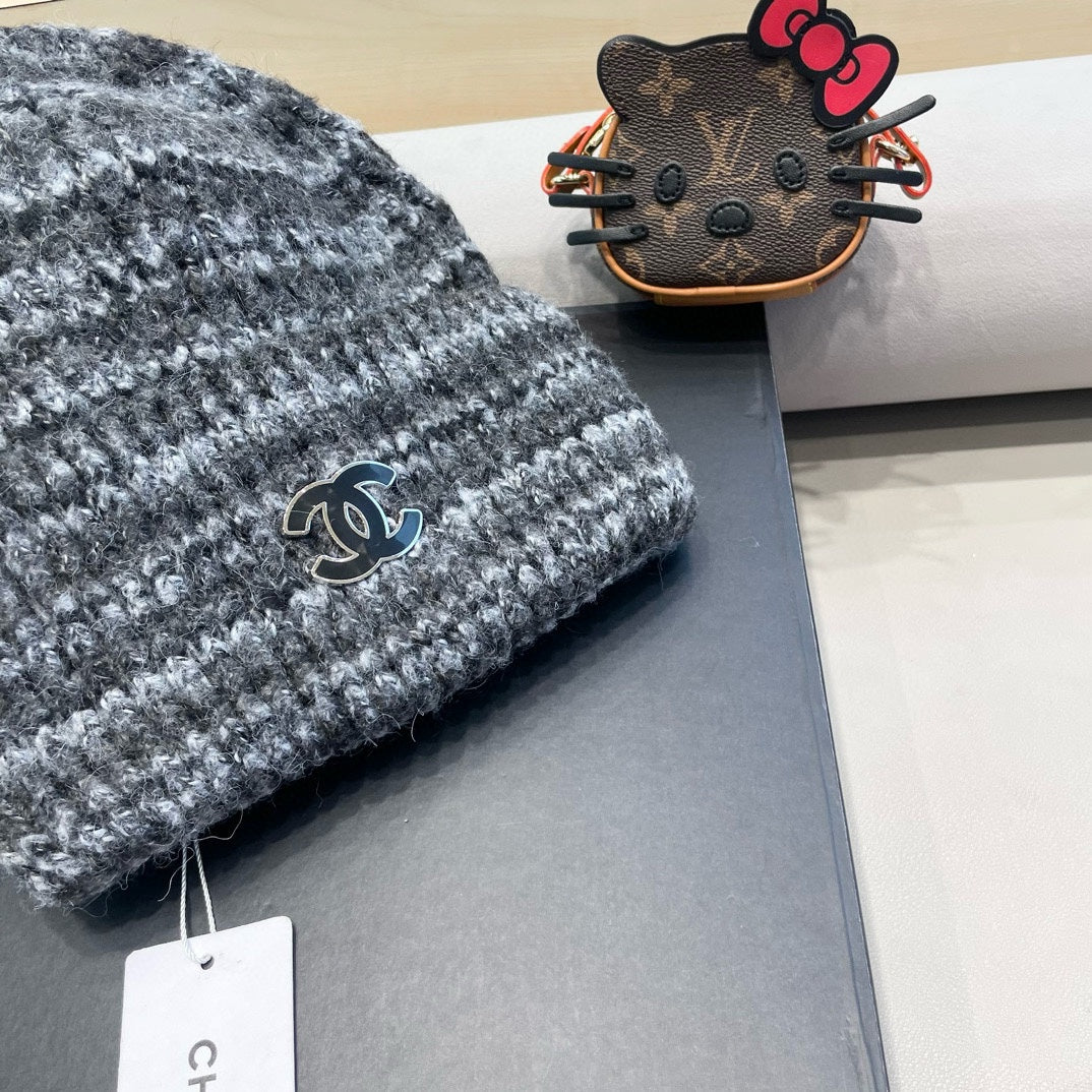 CHANEL STRIPED KNITTED HAT IN DARK GRAY WOOL 424516