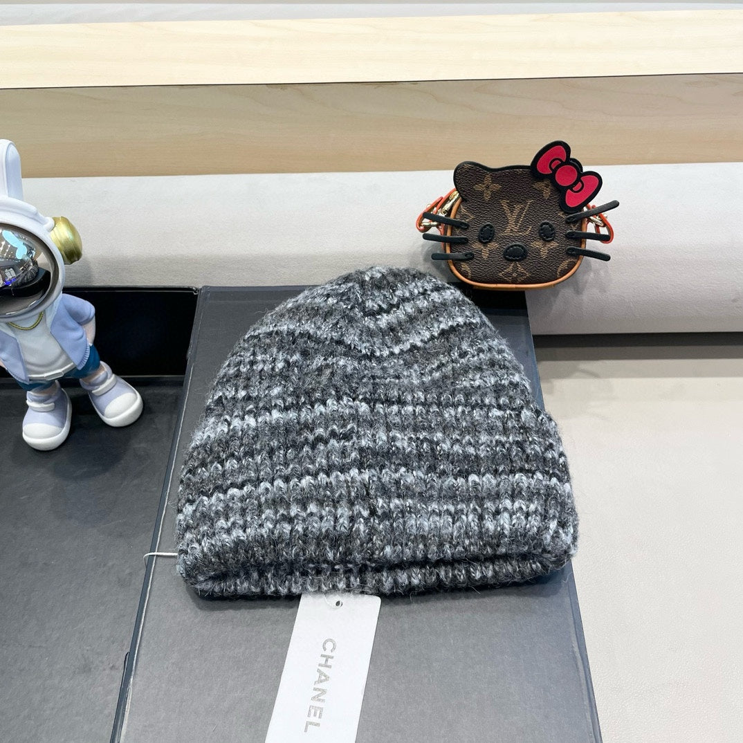 CHANEL STRIPED KNITTED HAT IN DARK GRAY WOOL 424516