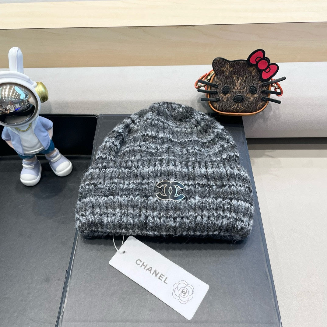 CHANEL STRIPED KNITTED HAT IN DARK GRAY WOOL 424516