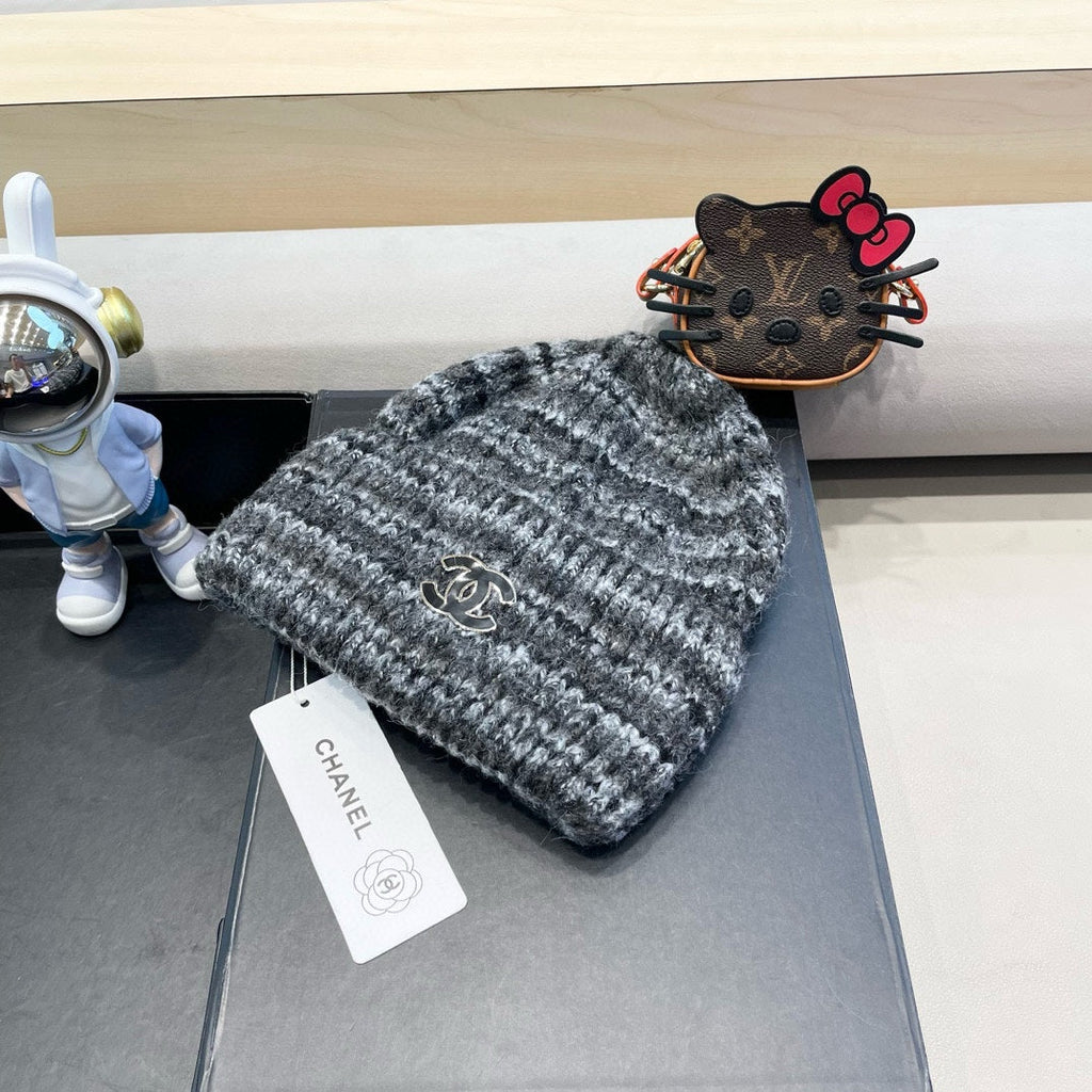 CHANEL STRIPED KNITTED HAT IN DARK GRAY WOOL 424516