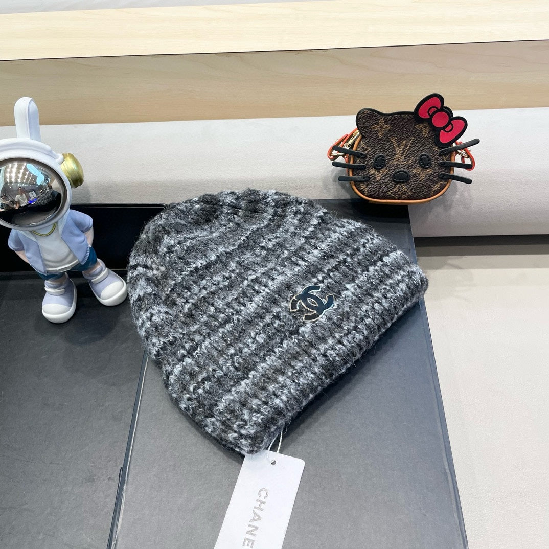 CHANEL STRIPED KNITTED HAT IN DARK GRAY WOOL 424516