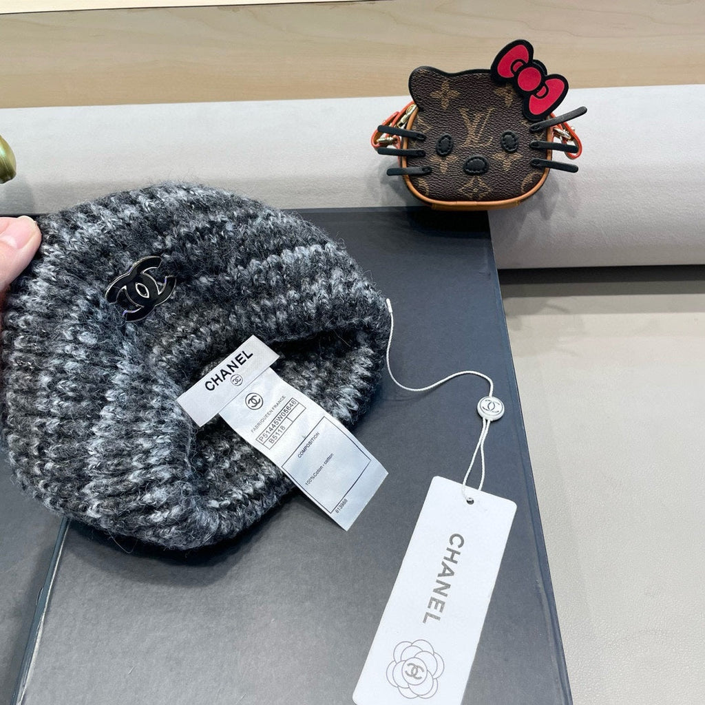 CHANEL STRIPED KNITTED HAT IN DARK GRAY WOOL 424516