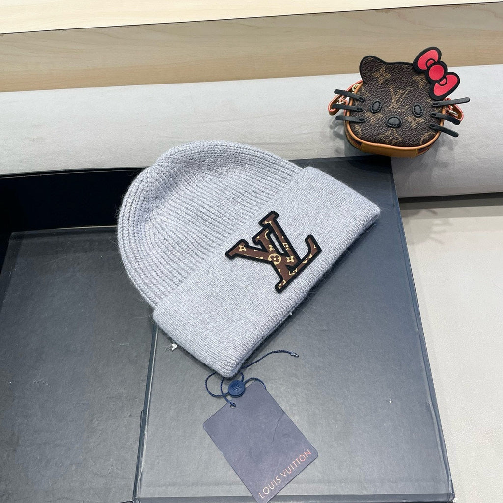 LOUIS VUITTON KNITTED BEANIE HAT IN GRAY FLEECE AND WOOL 426206
