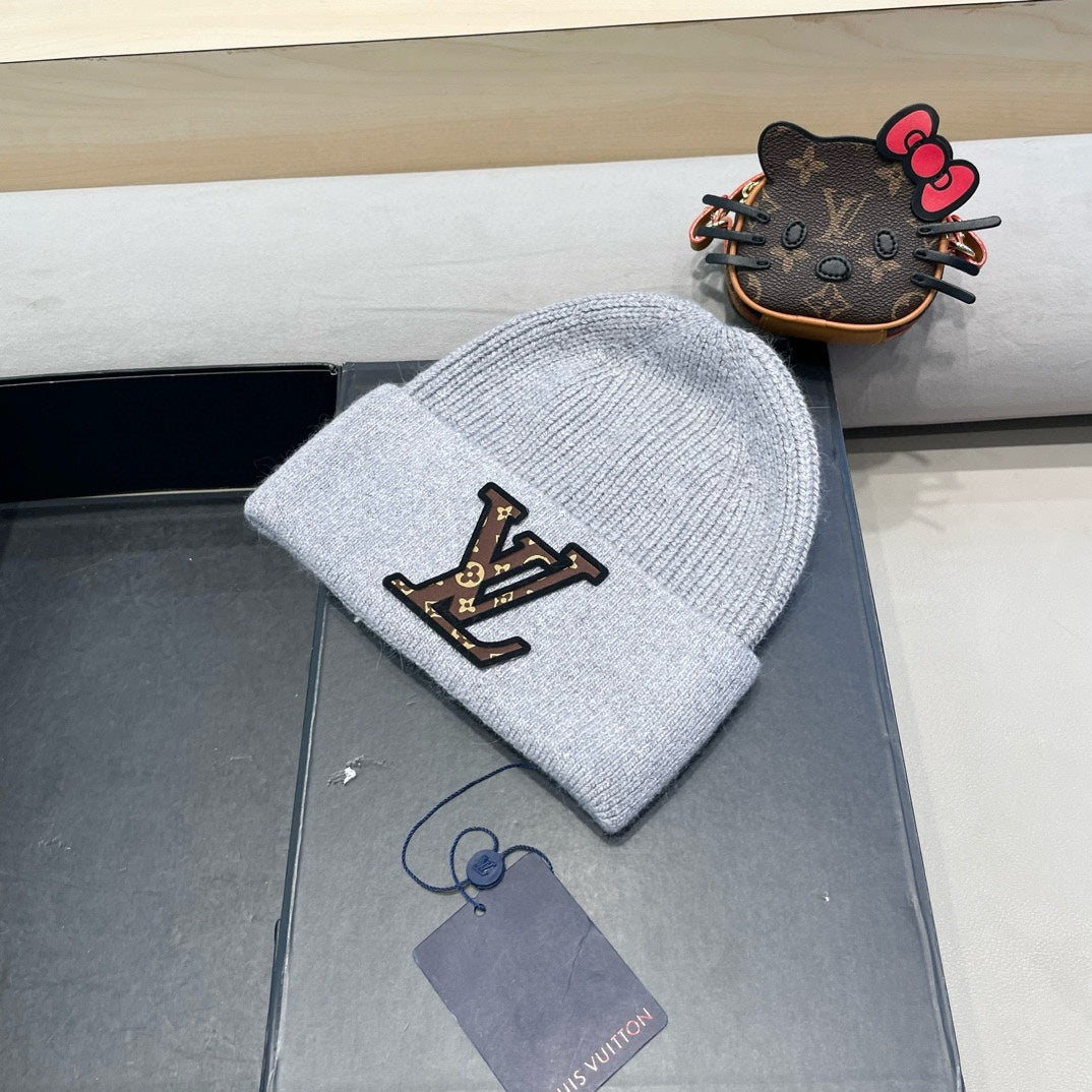 LOUIS VUITTON KNITTED BEANIE HAT IN GRAY FLEECE AND WOOL 426206