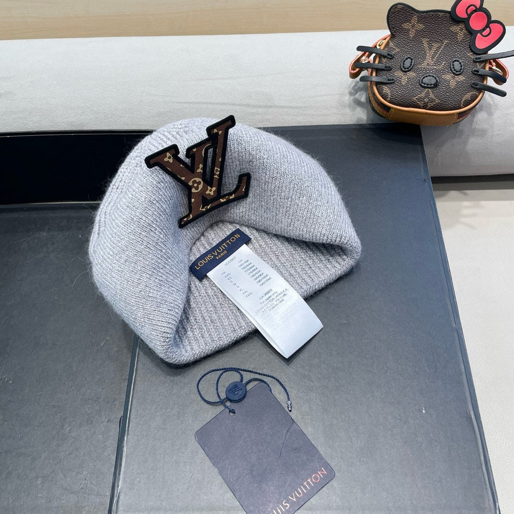 LOUIS VUITTON KNITTED BEANIE HAT IN GRAY FLEECE AND WOOL 426206
