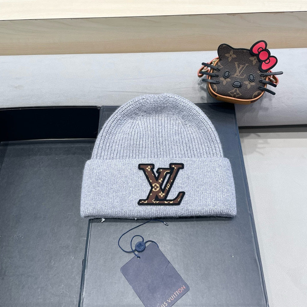 LOUIS VUITTON KNITTED BEANIE HAT IN GRAY FLEECE AND WOOL 426206